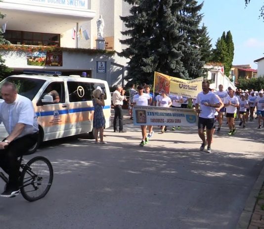 POBIEGLI W PODZIĘCE – WYJĄTKOWA PIELGRZYMKA NA JASNĄ GÓRĘ
