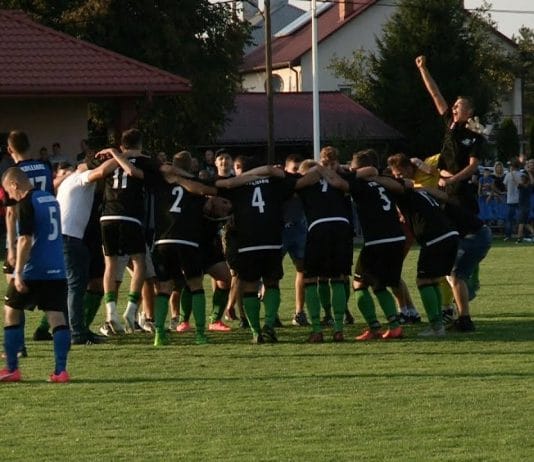 DERBOWE EMOCJE W KNAPACH – STRZELEC DĄBROWICA POKONAŁ KOLEJARZA!