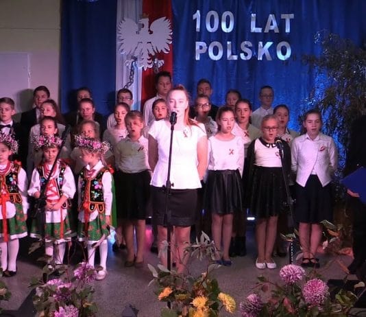ŚWIĘTOWANIE NA WESOŁO – PATRIOTYCZNA WIECZORNICA W GORZYCACH