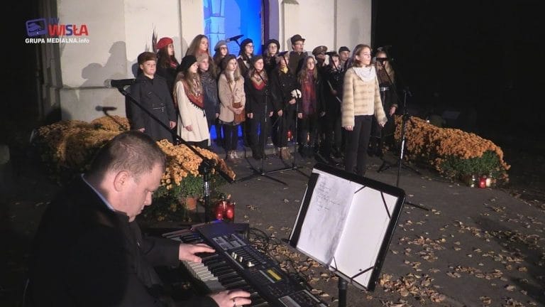 „JESZCZE ZIEMIĘ PRZEŻEGNAŁEŚ RĘKĄ…” – ZADUSZKI W MIECHOCINIE