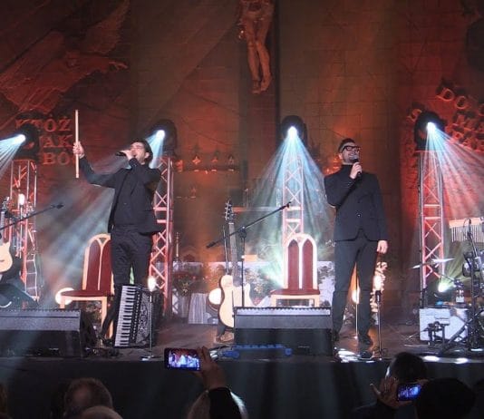 KOLĘDOWANIE Z CHOINKĄ ŻYCZEŃ – KONCERT ZESPOŁU PECTUS