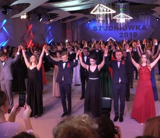 STUDNIÓWKA Z TRADYCJĄ – BAL MATURALNY W „KOPERNIKU”