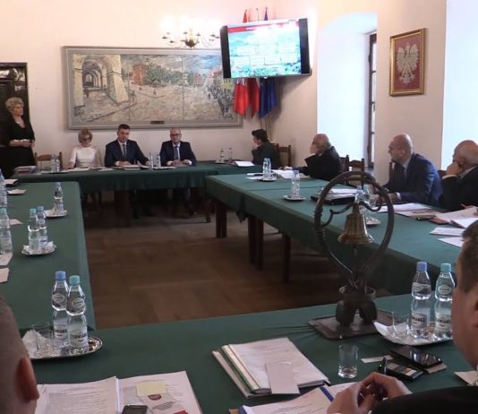 UCHWAŁA PODZIELIŁA RADNYCH – BUDŻET SANDOMIERZA UCHWALONY