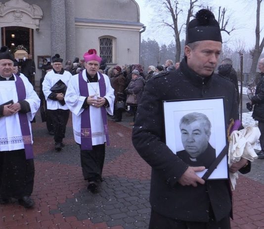 POŻEGNALI ZASŁUŻONEGO KAPŁANA – OSTATNIA DROGA KS. KAN. ANTONIEGO SANECKIEGO