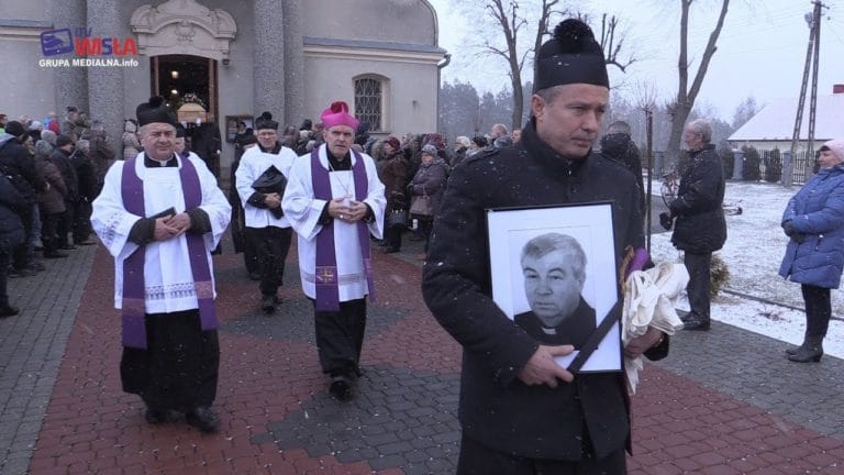 POŻEGNALI ZASŁUŻONEGO KAPŁANA – OSTATNIA DROGA KS. KAN. ANTONIEGO SANECKIEGO