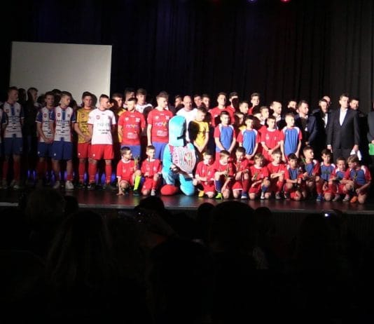 PIŁKARZE POKAZALI SIĘ KIBICOM – PREZENTACJA WISŁY SANDOMIERZ