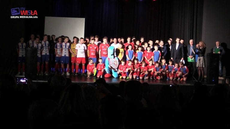 PIŁKARZE POKAZALI SIĘ KIBICOM – PREZENTACJA WISŁY SANDOMIERZ