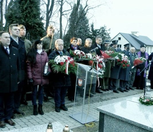 OCALENI OD ZAPOMNIENIA – W SANDOMIERZU ODDALI HOŁD WYKLĘTYM