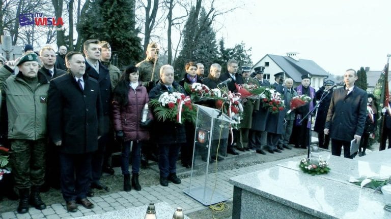 OCALENI OD ZAPOMNIENIA – W SANDOMIERZU ODDALI HOŁD WYKLĘTYM