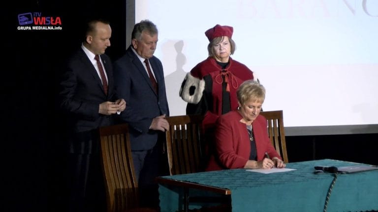 SENIORZY MAJĄ UNIWERSYTET – HISTORYCZNA CHWILA W BARANOWIE SANDOMIERSKIM