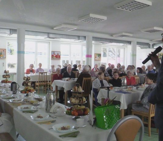 DOM NIE TYLKO Z NAZWY – WIELKANOCNE ŚNIADANIE U SENIORÓW