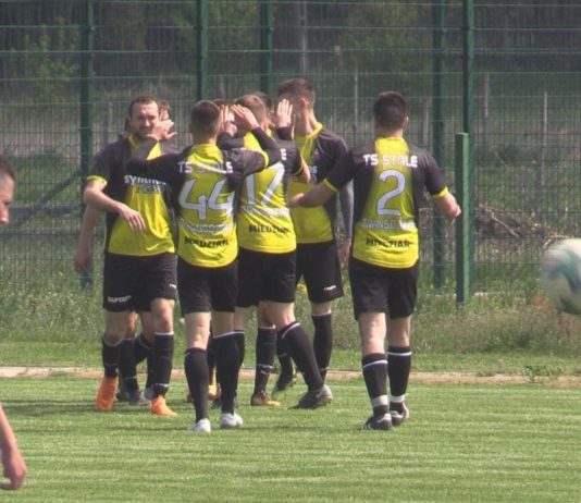 MECZ NA SZCZYCIE DLA TRANSDŹWIGU STALE – JEZIORAK CHWAŁOWICE POKONANY