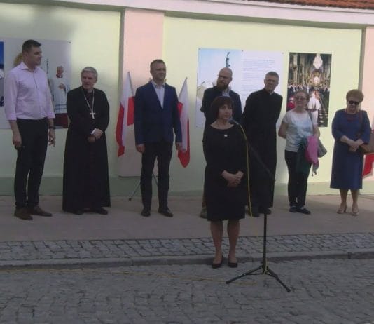 WSPOMNIENIE WIZYTY OJCA ŚWIĘTEGO – SENTYMENTALNA WYSTAWA W SANDOMIERZU