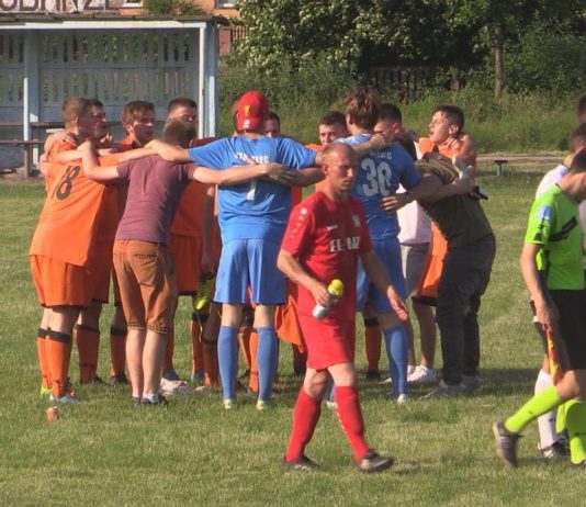 TRAGICZNA KOŃCÓWKA OKS MOKRZYSZÓW – STRZELEC DĄBROWICA WYSZARPAŁ ZWYCIĘSTWO!