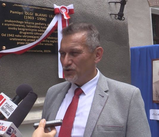 W MOKRZYSZOWIE PIELĘGNUJĄ HISTORIĘ – TABLICA UPAMIĘTNIAJĄCA DR LILIEN