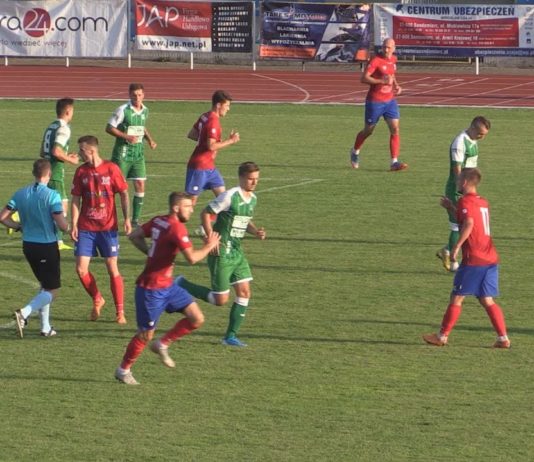 WISŁA SANDOMIERZ BEZ WYGRANEJ – REMIS W STARCIU Z WISŁOKĄ DĘBICA