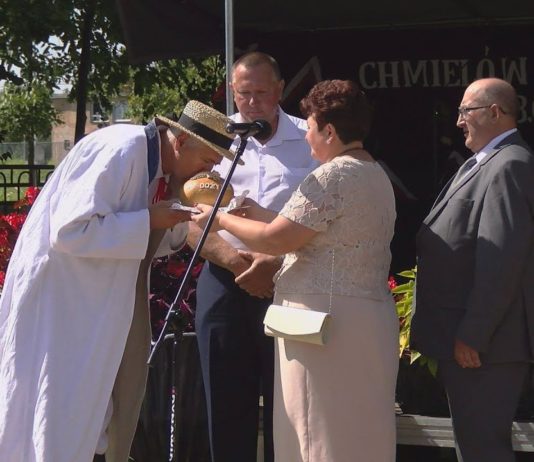 UROCZYSTE ŚWIĘTO ROLNIKÓW – HUCZNE DOŻYNKI W CHMIELOWIE