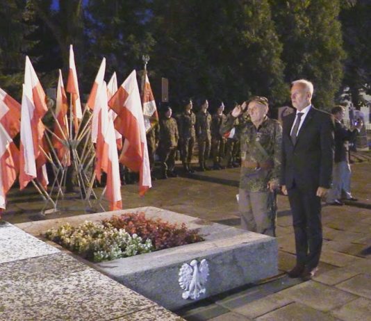 NIGDY WIĘCEJ WOJNY – TARNOBRZEG PAMIĘTAŁ O BOHATERACH