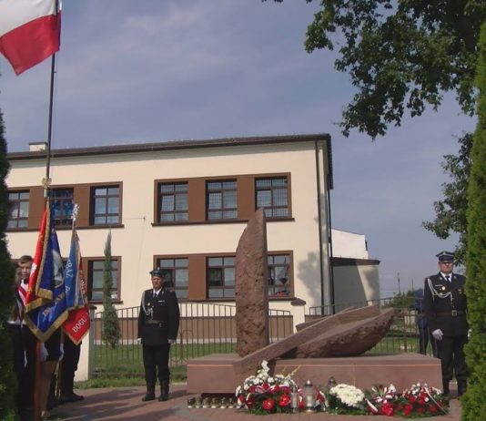 WSPOMNIENIE BOMBARDOWANIA – CHMIELÓW ODDAŁ HOŁD OFIAROM TRAGEDII