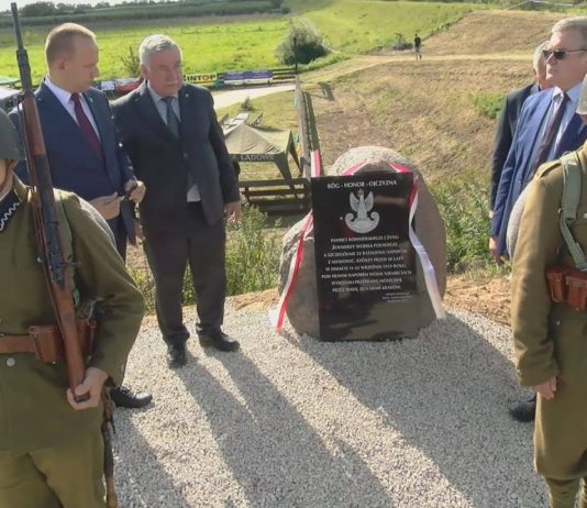 UPAMIĘTNILI LEGENDARNĄ PRZEPRAWĘ – UROCZYSTOŚCI PATRIOTYCZNE W BARANOWIE SANDOMIERSKIM