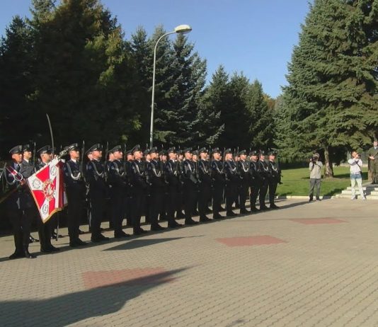BATALION UHONOROWAŁ PATRONA – W SANDOMIERZU ODSŁONILI POMNIK