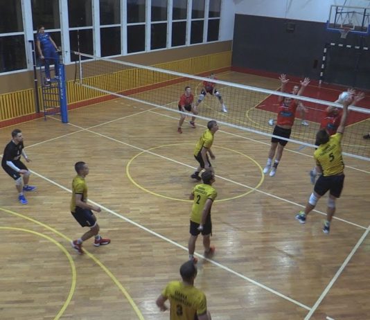 PIĘCIOSETOWY MECZ W TARNOBRZEGU – SIARKA POKONAŁA UMKS SPARTAKUS ADAMÓWKA