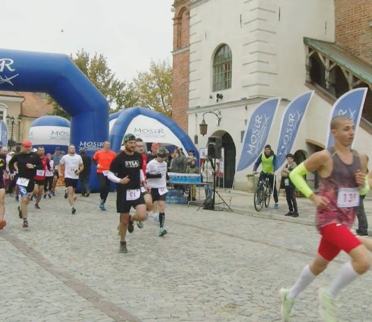 SANDOMIERSKA JESIENNA DYCHA – BIEGACZE W KRÓLEWSKIM MIEŚCIE
