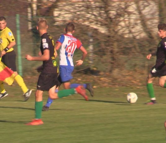 WYRÓWNANY MECZ W SOKOLNIKACH – SOKÓŁ I SIARKA PODZIELIŁY SIĘ PUNKTAMI