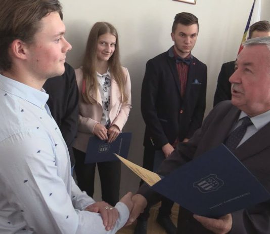 STYPENDIA STAROSTY TARNOBRZESKIEGO – WYRÓŻNIONO DWUNASTU UCZNIÓW