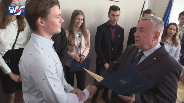 STYPENDIA STAROSTY TARNOBRZESKIEGO – WYRÓŻNIONO DWUNASTU UCZNIÓW