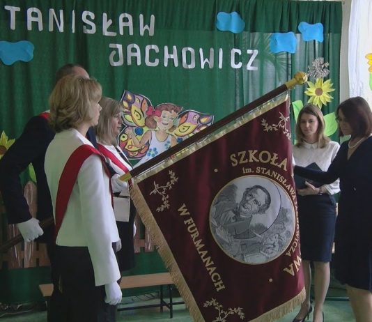 HISTORYCZNY MOMENT W FURMANACH – SZKOŁA DOCZEKAŁA SIĘ SZTANDARU