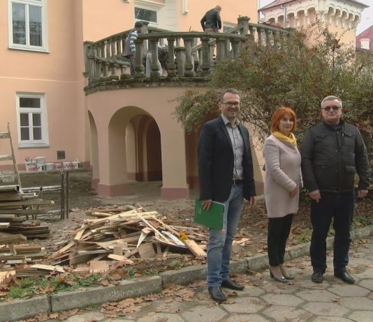 INWESTUJĄ W ZABYTKOWE SCHODY – PAŁAC DOLAŃSKICH PIĘKNIEJE