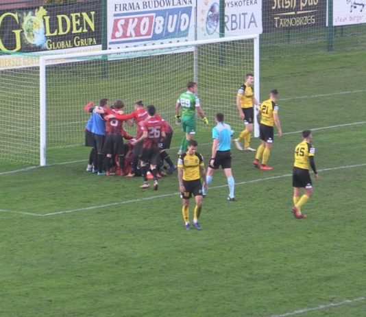 SZALONY MECZ W TARNOBRZEGU – SIARKA PRZEGRAŁA Z WÓLCZANKĄ