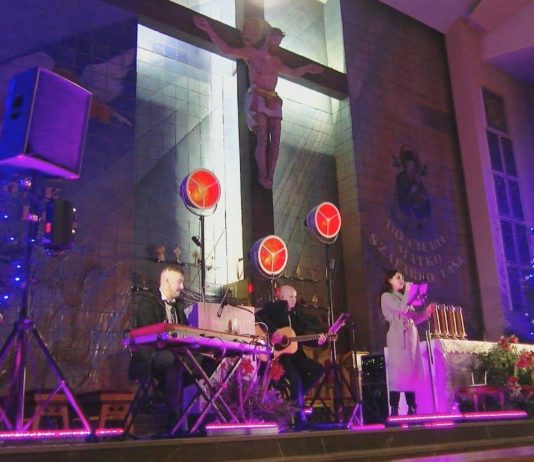 WSPIERALI BUDOWĘ HOSPICJUM – KOLĘDOWANIE Z KASIĄ GÓRAS