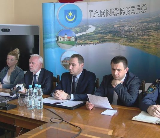 TARNOBRZEG: ODWOŁANE IMPREZY, ZAMYKANE SZKOŁY I WSPARCIE DLA SENIORÓW