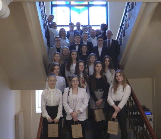 MŁODZIEŻ Z TARNOBRZEGA ŚWIECI PRZYKŁADEM – WYBRANO OŚMIU WSPANIAŁYCH