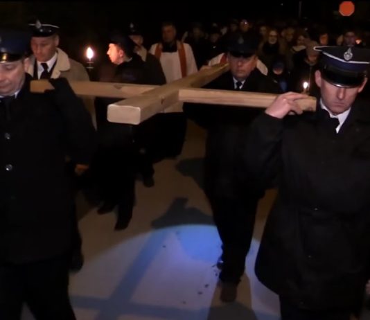 DROGA KRZYŻOWA ULICAMI OSIEDLA – WSPOMNIENIE Z MIECHOCINA