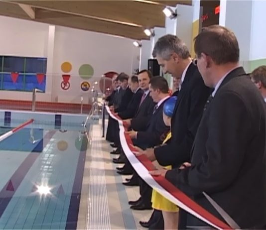NOWA DĘBA 2010: OFICJALNE OTWARCIE KRYTEJ PŁYWALNI
