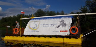 Strażacy z Dymitrowa pomagali załodze tratwy ,, Pielgrzym’’