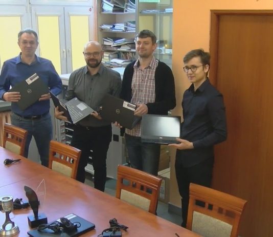 GORZYCE: W ZESPOLE SZKÓŁ POWSTAŁY DWIE MOBILNE PRACOWNIE KOMPUTEROWE