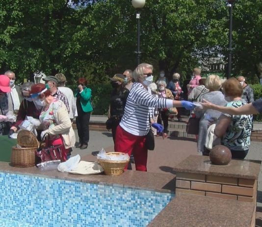 OD SENIORÓW DLA SENIORÓW – PRZEKAZALI ŚRODKI OCHRONY OSOBISTEJ