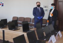 WSPIERAJĄ ZDALNE NAUCZANIE – LAPTOPY DLA UCZNIÓW Z KOPRZYWNICY