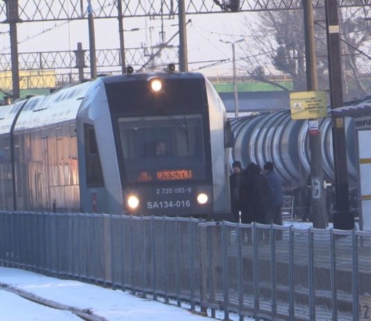 CZWÓRMIASTO WALCZY O SZPRYCHĘ – JAKI BĘDZIE PRZEBIEG STRATEGICZNEJ LINII KOLEJOWEJ?