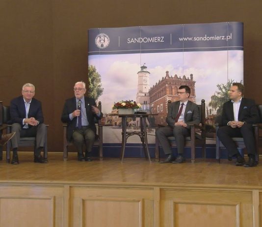 O SAMORZĄDZIE DLA SAMORZĄDOWCÓW – DEBATA NA JUBILEUSZ W SANDOMIERZU