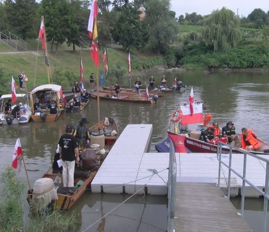 W HOŁDZIE POWSTAŃCOM WARSZAWSKIM – WIŚLANY REJS DO STOLICY