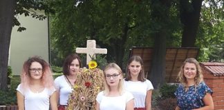 BARANÓW SANDOMIERSKI: Mieszkańcy z parafii Baranów Sandomierski podziękowali za plony