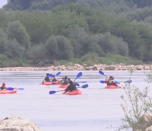 KORZYSTALI Z UROKÓW WISŁY – RODZINNY SPŁYW KAJAKOWY