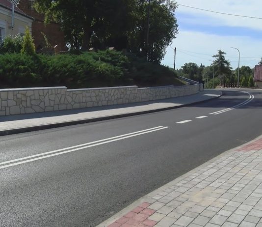 TARNOBRZEG: ULICA MICKIEWICZA ZMODERNIZOWANA I OFICJALNIE ODEBRANA