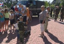 ATRAKCYJNE ZAKOŃCZENIE WAKACJI – PIKNIK MILITARNY W GORZYCACH
