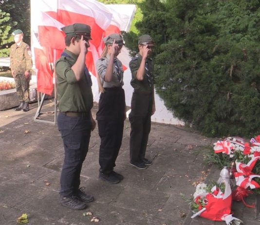 W ROCZNICĘ SOWIECKIEJ NAPAŚCI – TARNOBRZEG W HOŁDZIE BOHATEROM